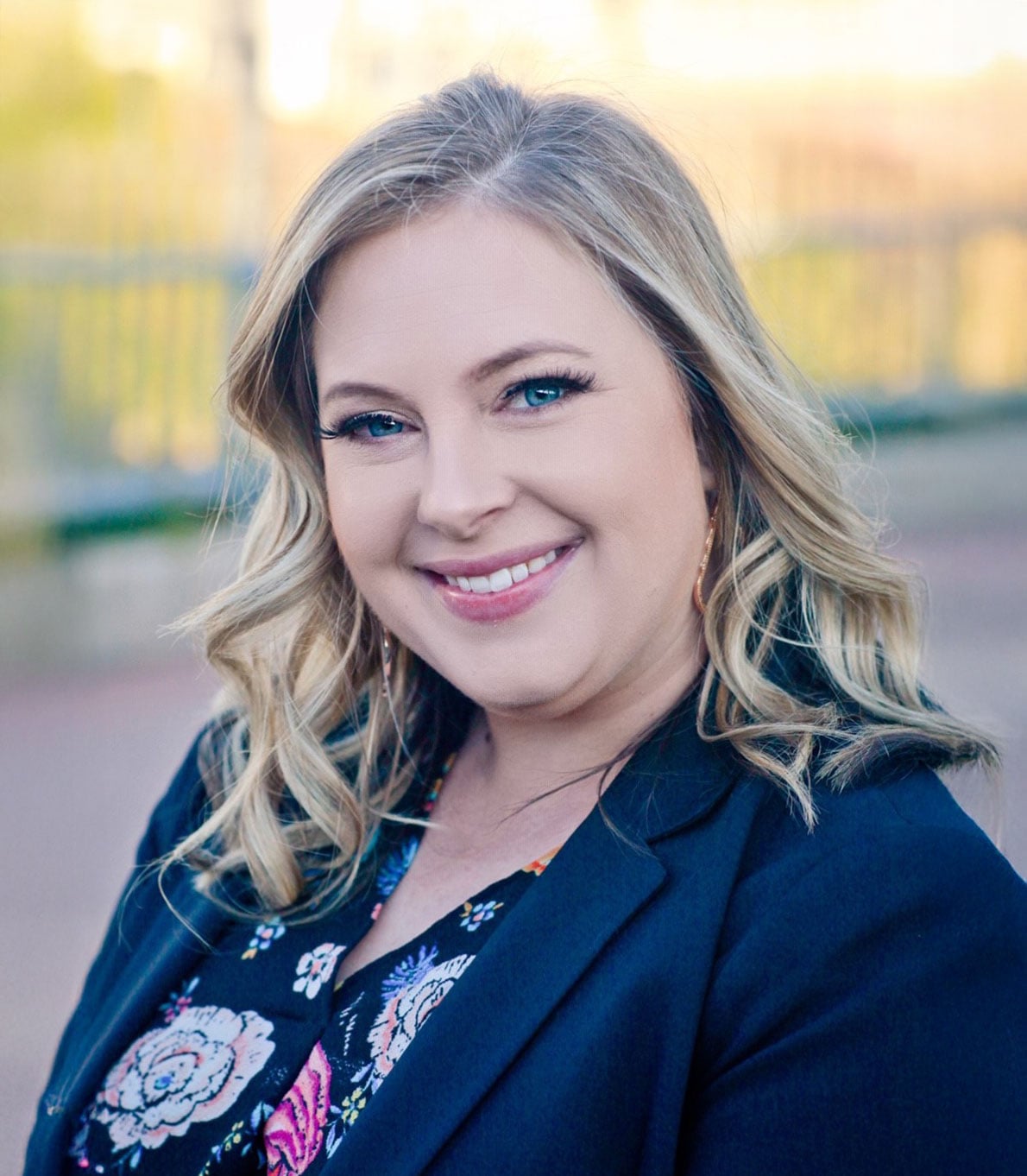 Julie Lake Adams headshot